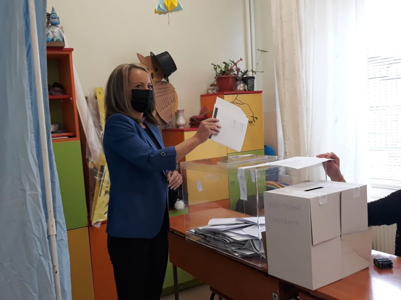 Дани Каназирева, след като гласува в Раковски: Нашият регион е модел на толерантността