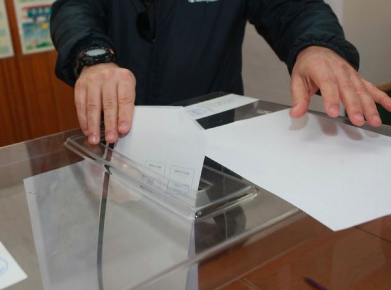 Изборният ден в Пазарджишко също започна спокойно, 241 103 е броят на хората с право на глас