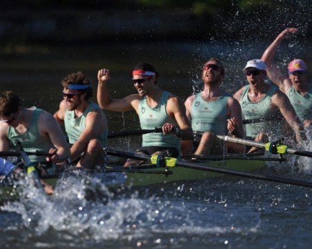 Кеймбридж победи Оксфорд в 166-то издание на легендарната регата