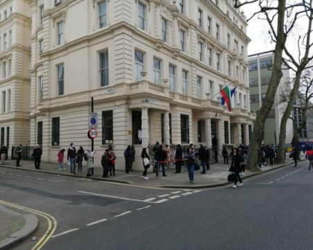 Рекорден брой българи са гласували зад граница - 180 000