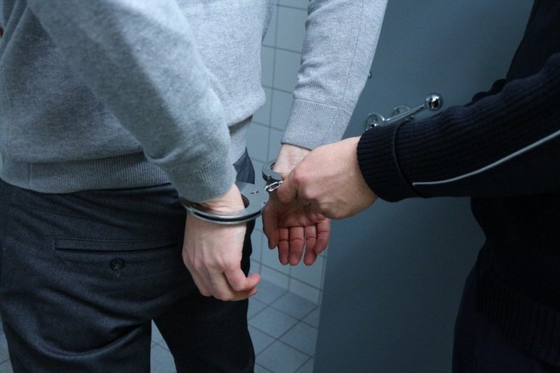 Арестуваха мъж, нанесъл щети в заведение в Кючука