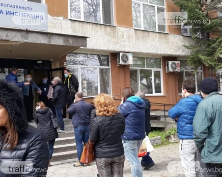 Напрежение в Пловдив: Граждани и джипита се карат за РНК ваксини