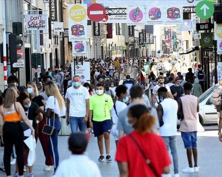 В Европа разхлабват постепенно мерките срещу COVID-19