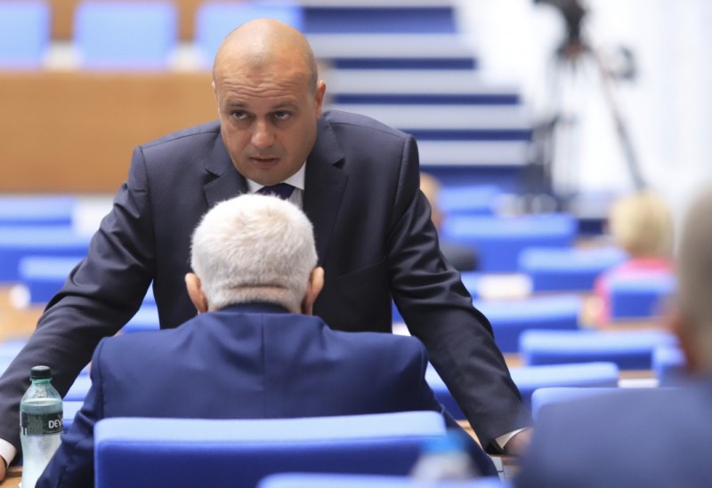 Христо Проданов: Безотговорно е Нинова да подаде оставка