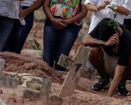 Бразилия: Над 4000 смъртни случая за ден, президентът все още не иска мерки