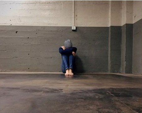 Брутална гавра с 14-годишен: Тийнейджъри блудстват със съученик, хвалят се в мрежата