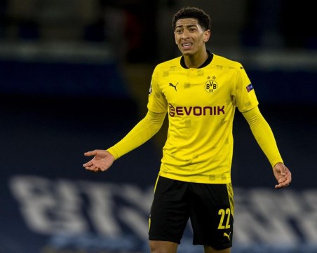 Феновете на Дортмунд питат защо ВАР съществува, след като не се намесва