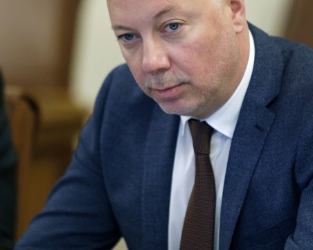 Министър Желязков: Още този месец държавата ще получи 660 млн. лв. от концесията на Летище София