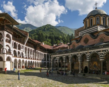 Отпускат 240 000 лв. за Рилския манастир