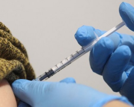 Повече от 5,6 милиона души във Великобритания вече са напълно ваксинирани срещу COVID-19