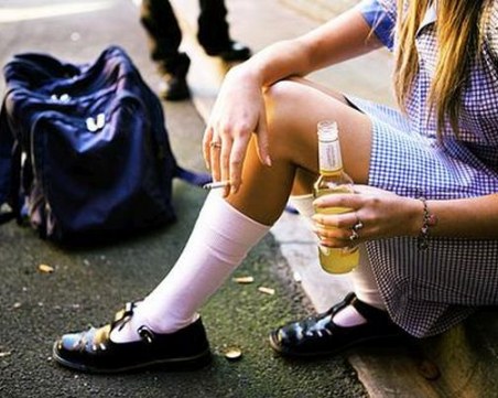 Тийнейджърка от Септември преспа в ареста за притежание на дрога