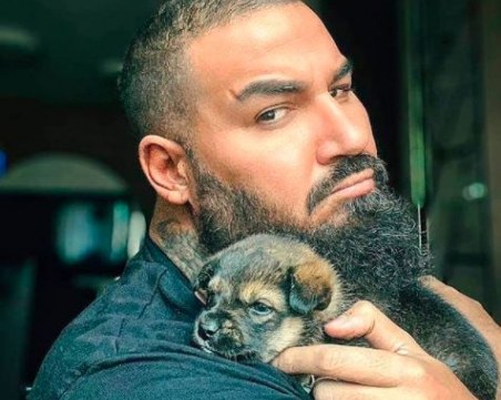 За животните с любов: Азис дари парична награда за бездомни кутрета