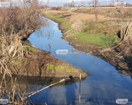 Жители на Найден Герово настояват за ограда около канала, в който се удави дете