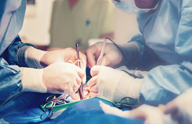 Лекари извършиха първата трансплантация на трахея