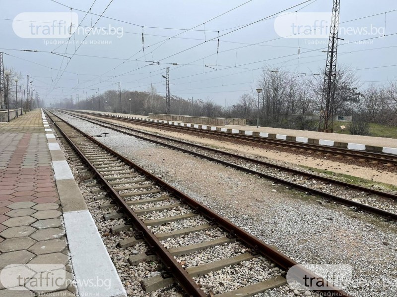 Локомотив на товарен влак се запали край Димитровград