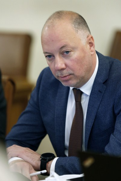 Министър Желязков: Още този месец държавата ще получи 660 млн. лв. от концесията на Летище София