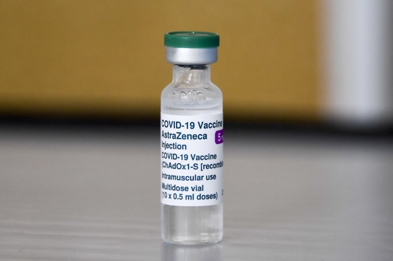 Великобритания препоръчва за младите различна от АстраЗенека ваксина