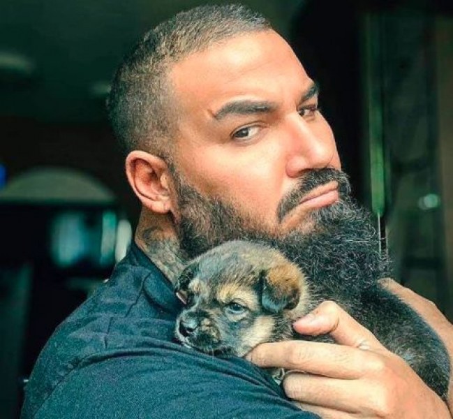 За животните с любов: Азис дари парична награда за бездомни кутрета