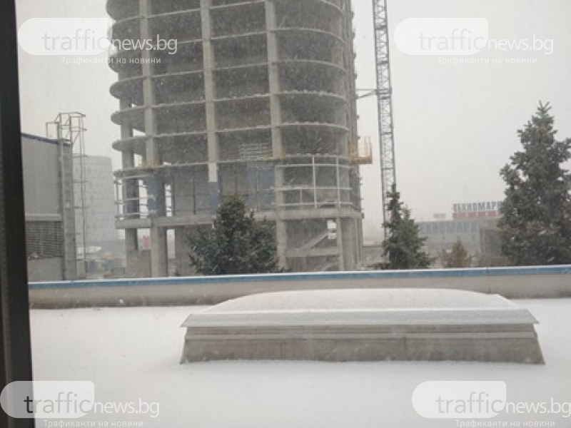 Зимата се завръща? Сняг вали в София, жълт код за опасно време в почти цялата страна