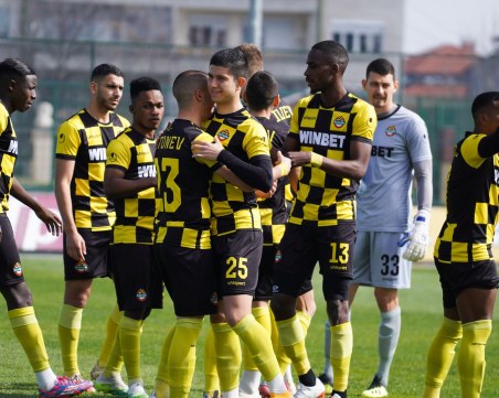 Ботев с много драматична и ценна победа във Враца