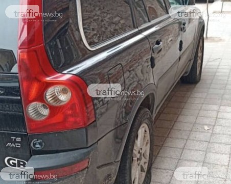 Мистериозният вандал от Кършияка отново се развихри! Кола остана за втори път без гуми