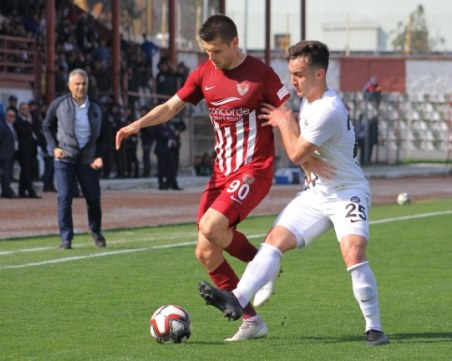 Титуляр в националния отбор може да не играе повече за България