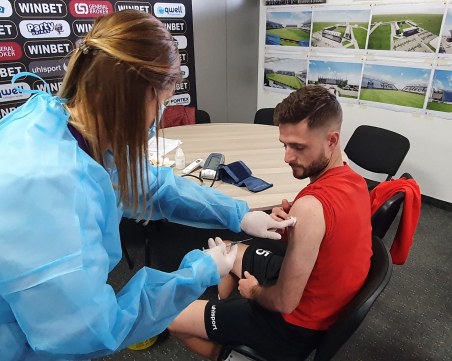 Футболистите на Локо се ваксинираха днес