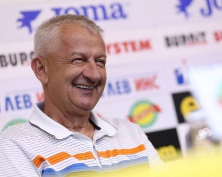 Крушарски: Феновете да се радват на успехите, а не да се занимават със строежа на стадиона