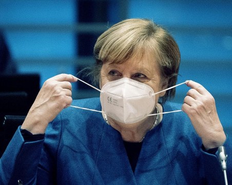 Меркел планира да поеме контрола на провинциите, обявява по-строги мерки