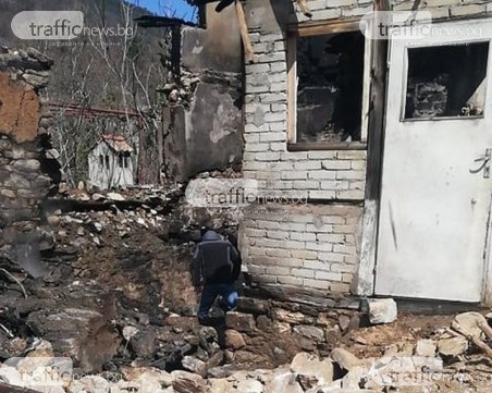 Откриха овъгленото тяло на мъжа, обитавал изпепелената къща в Бачково