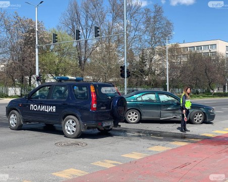 Шофьорът, предизвикал катастрофата до Лаута, преминал на червен светофар