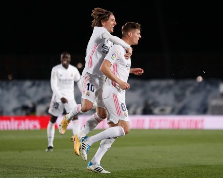 Реал взе Ел Класико и излезе на върха в Ла Лига поне за 24 часа