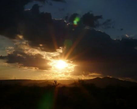 Седмицата започва със слънце, но след него дебнат гръмотевични бури