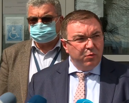 България може да спре ваксинацията с АстраЗенека на хора под 60-годишна възраст