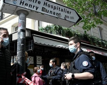 Един убит при стрелба пред парижка болница