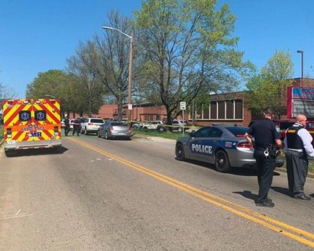 Стрелба в гимназия Тениси, няколко души са загинали