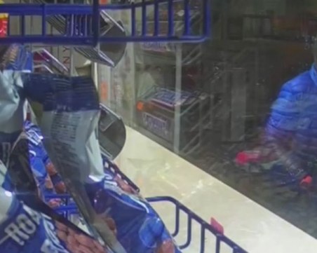 За пети път: Вандали потрошиха и обраха заведение в центъра на Пловдив