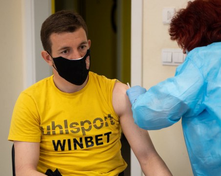 Футболистите Ботев се ваксинираха