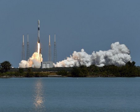 Извадиха космически отломки от залив в Орегон