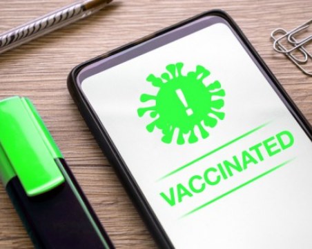 Всеки втори българин подкрепя въвеждането на ваксинационен паспорт