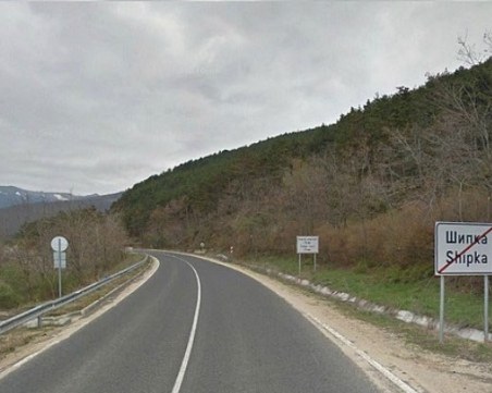 Затвориха прохода Шипка заради изгорял камион