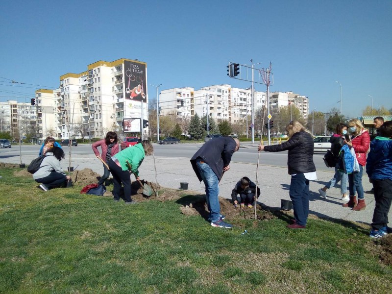 Залесиха пространството до православния храм в