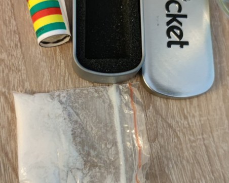 Арестуваха 28-годишна в Пловдив, намериха в дома й наркотици