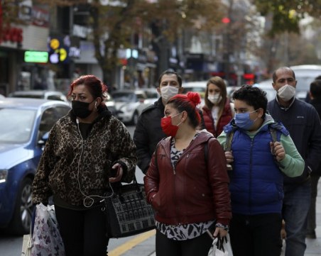 Външно: Турция затяга мерките заради рекорден брой случаи