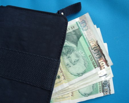 Жена намери забравено портмоне в Сопот, задигна парите от него