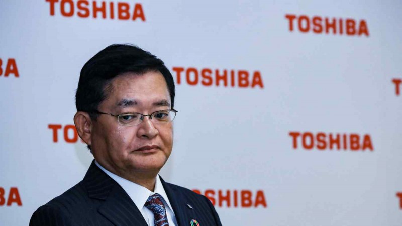 Главният изпълнителен директор на Toshiba подаде оставка