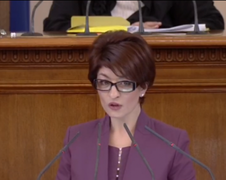 Десислава Атанасова: Време е шоуто да приключи, трябва да си подадем ръка и възстановим диалога