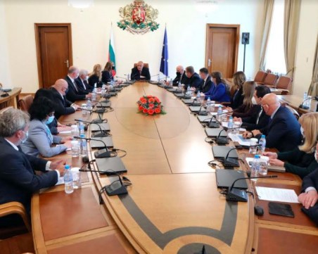 Правителството взе решение за постепенно изтегляне на българския контингент в Афганистан