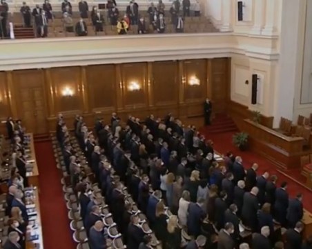 Удари първият звънец на 45-ото Народно събрание, депутатите положиха своята клетва