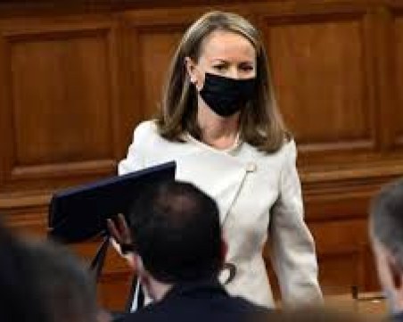 Каназирева: Народното събрание наруши Конституцията, свидетели сме на политическо шоу